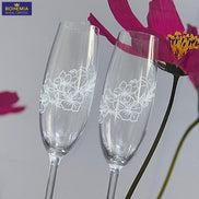 Set două pahare din cristal cu motiv floral în jurul cupei paharului